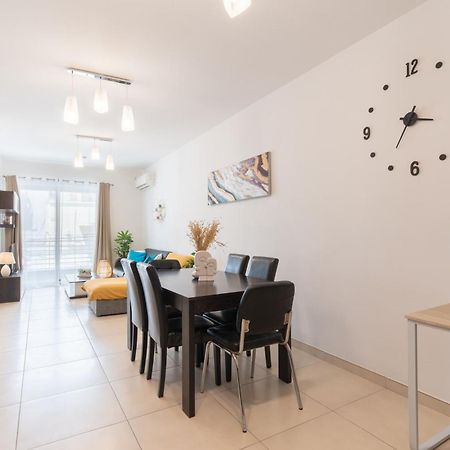2 Bedroom In Central St Julians Prime Location In Paceville Apt 3 By Vaganza Saint Julian's Bagian luar foto