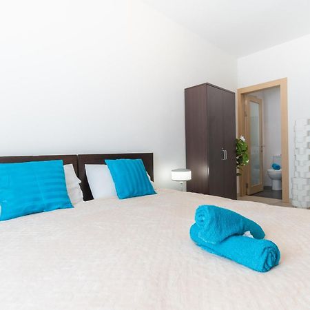 2 Bedroom In Central St Julians Prime Location In Paceville Apt 3 By Vaganza Saint Julian's Bagian luar foto