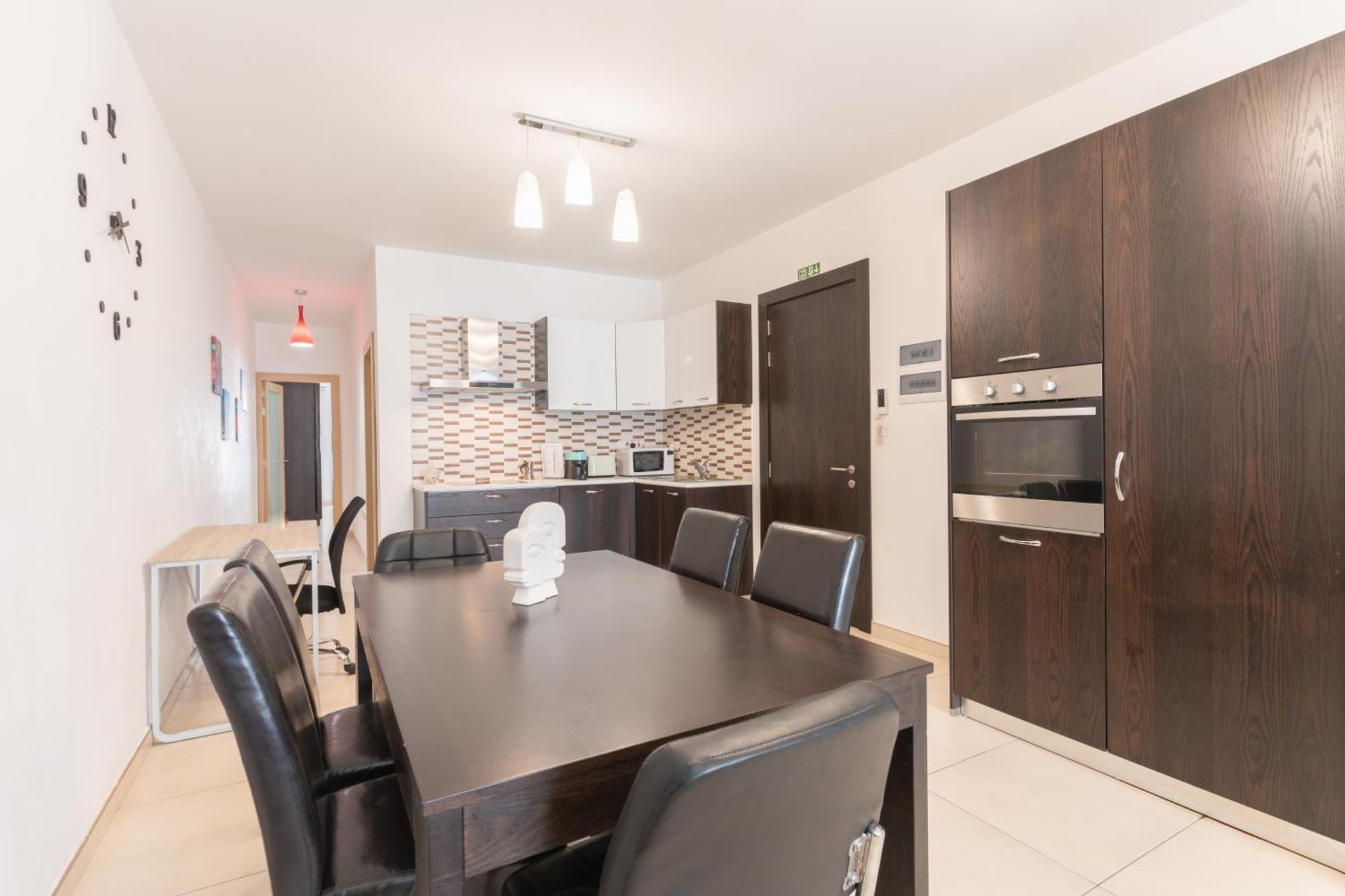 2 Bedroom In Central St Julians Prime Location In Paceville Apt 3 By Vaganza Saint Julian's Bagian luar foto