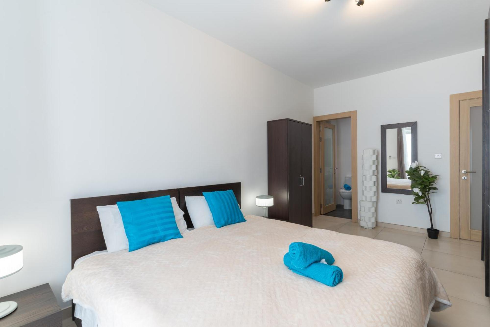 2 Bedroom In Central St Julians Prime Location In Paceville Apt 3 By Vaganza Saint Julian's Bagian luar foto