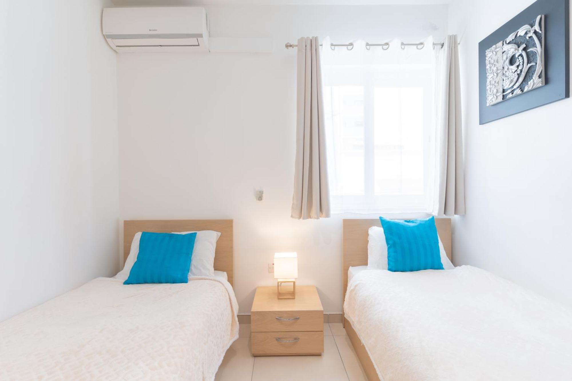 2 Bedroom In Central St Julians Prime Location In Paceville Apt 3 By Vaganza Saint Julian's Bagian luar foto