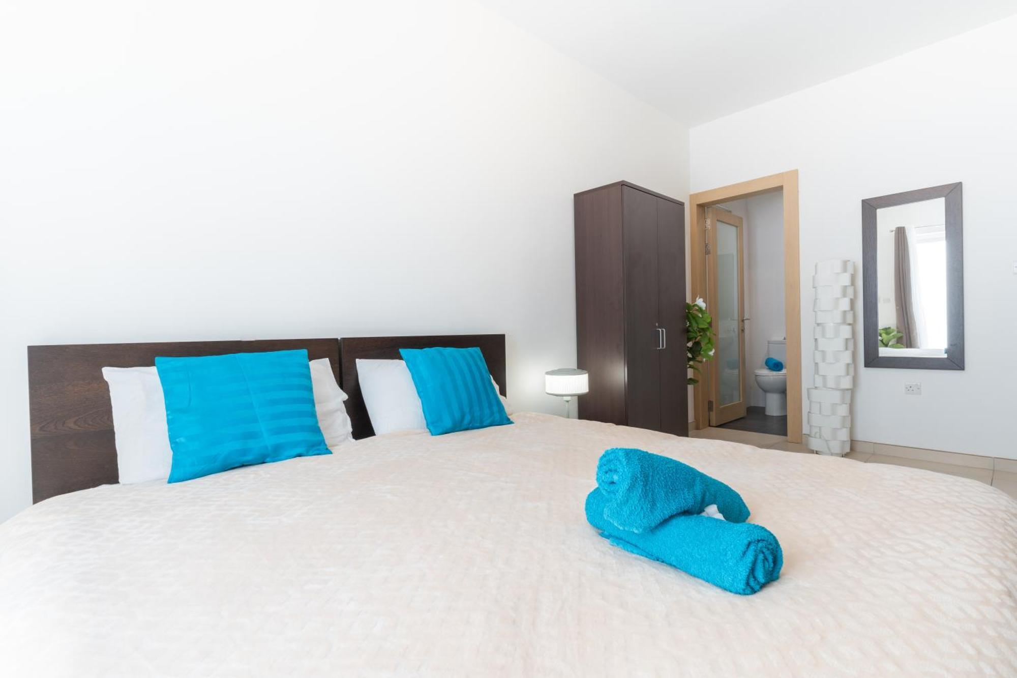 2 Bedroom In Central St Julians Prime Location In Paceville Apt 3 By Vaganza Saint Julian's Bagian luar foto