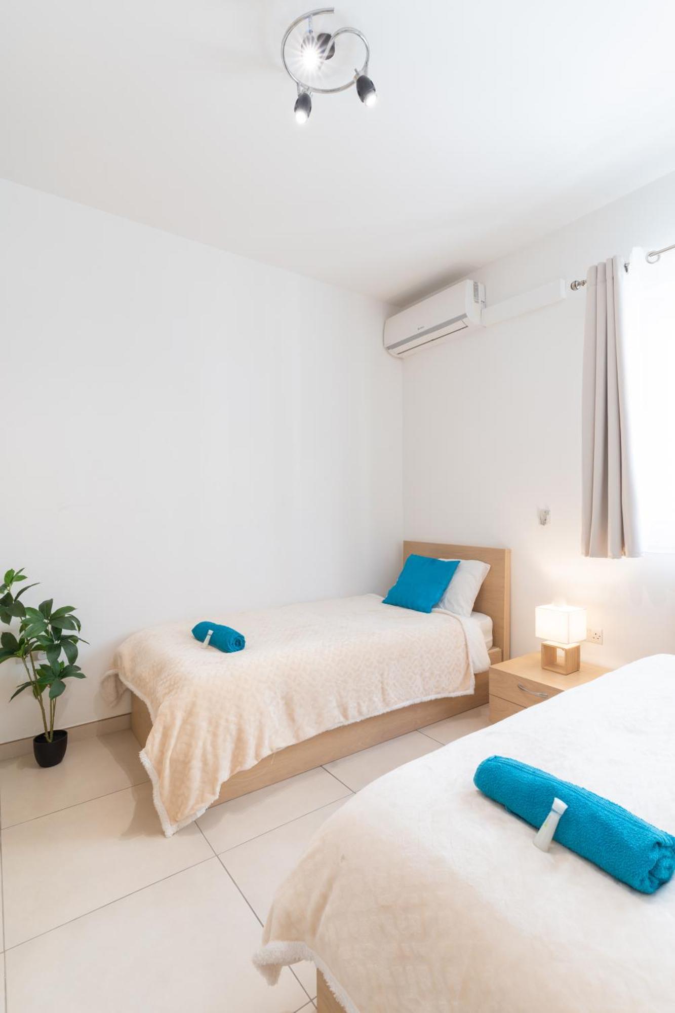 2 Bedroom In Central St Julians Prime Location In Paceville Apt 3 By Vaganza Saint Julian's Bagian luar foto
