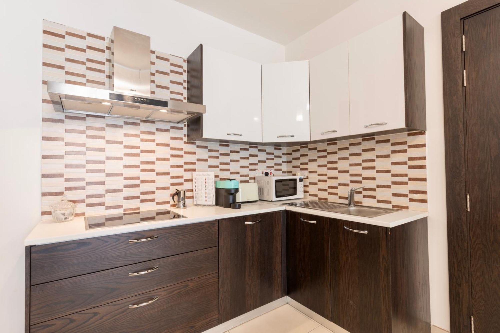 2 Bedroom In Central St Julians Prime Location In Paceville Apt 3 By Vaganza Saint Julian's Bagian luar foto