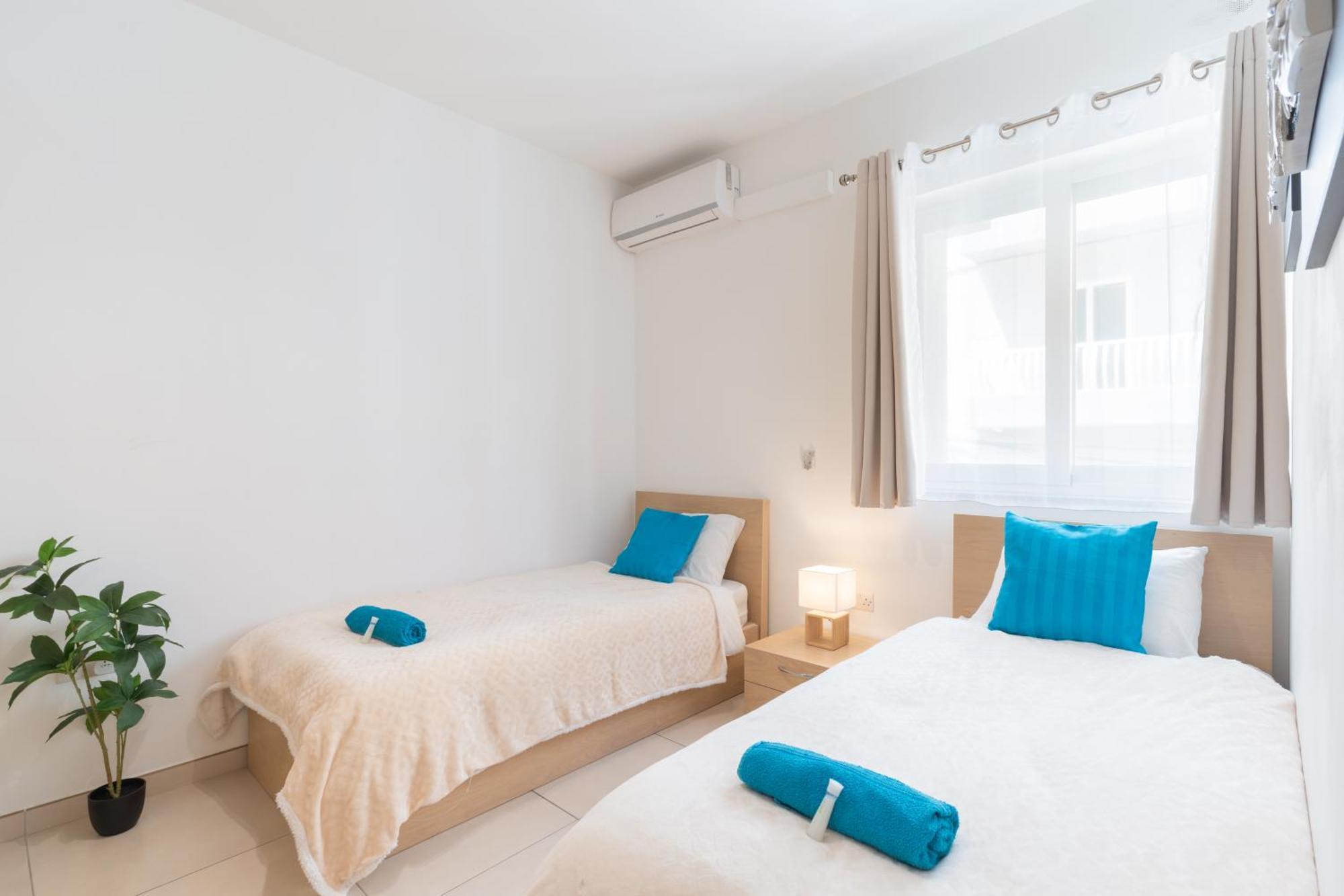 2 Bedroom In Central St Julians Prime Location In Paceville Apt 3 By Vaganza Saint Julian's Bagian luar foto